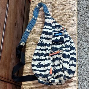 Kavu bag—navy and cream print